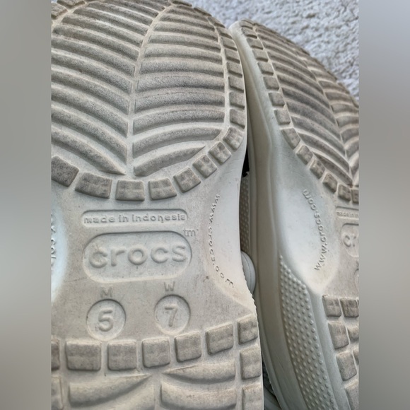 Crocs Women's Size 7 / Men's Size 5 Light Tan Cream Clogs Sandals - Picture 6 of 6